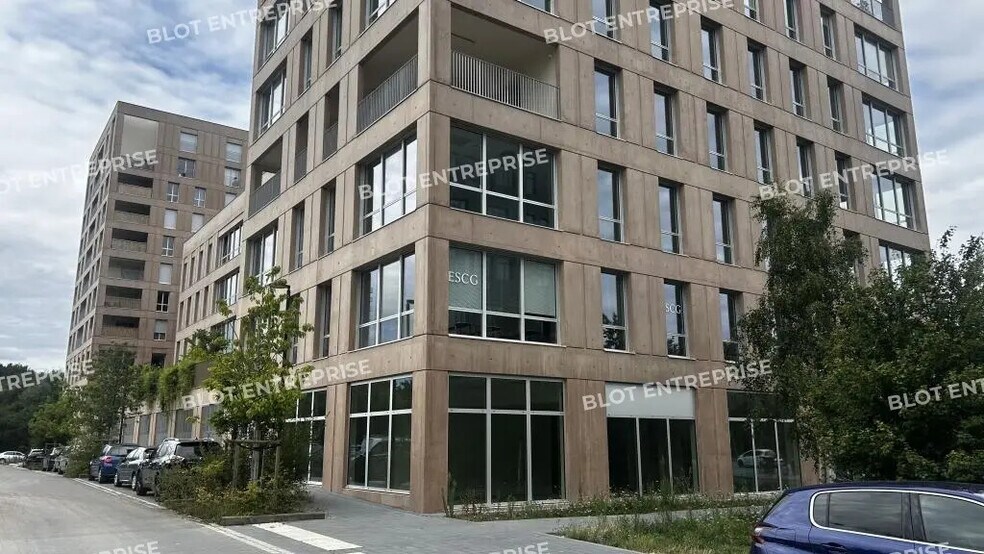 Office in Saint-Jacques-de-la-Lande for lease - Building Photo - Image 1 of 12