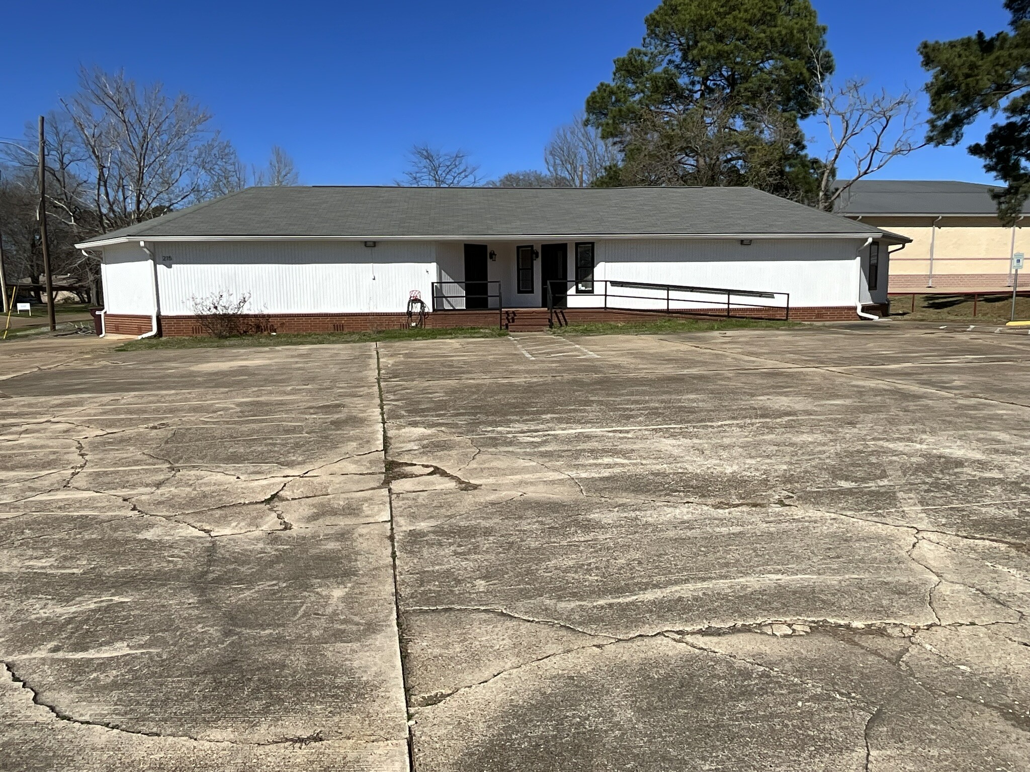 215 N Pinecrest Dr, Atlanta, TX for sale Building Photo- Image 1 of 37