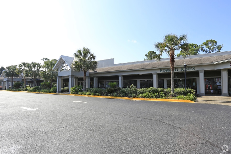 95 Mathews Dr, Hilton Head Island, SC for lease - Primary Photo - Image 1 of 5