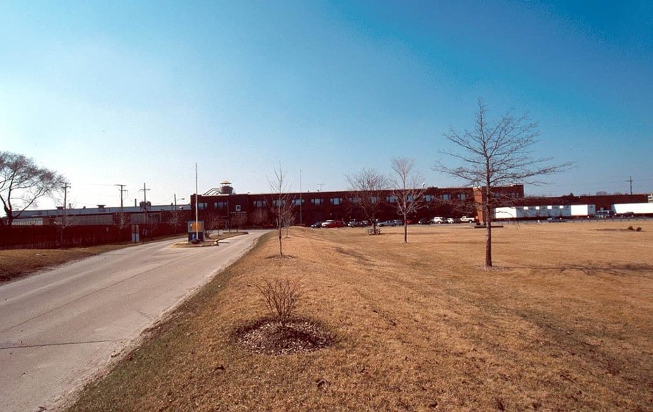 1900 Foss Park Ave, North Chicago, IL for sale - Primary Photo - Image 1 of 2