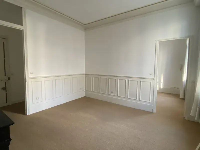Office in Paris for lease Interior Photo- Image 1 of 7