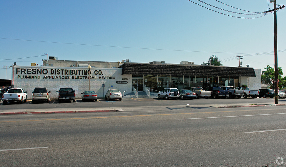 2055 E McKinley Ave, Fresno, CA for lease - Building Photo - Image 3 of 3