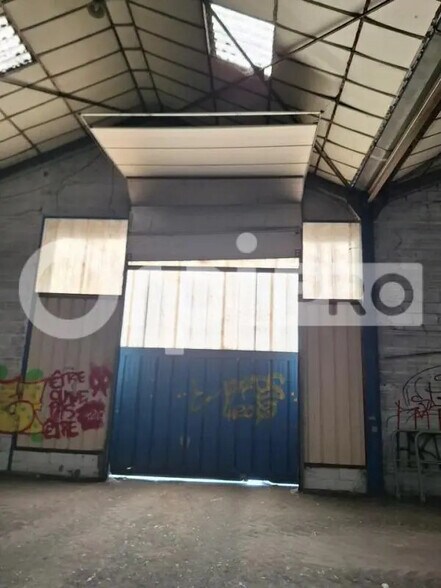 Flex in Attichy for lease - Building Photo - Image 1 of 6