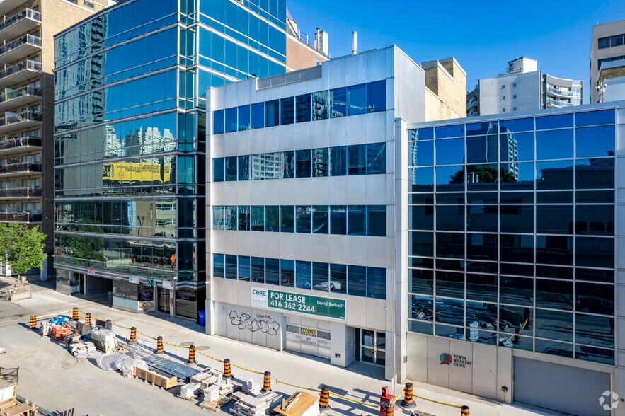 240 Eglinton Ave E, Toronto, ON for lease - Building Photo - Image 3 of 6