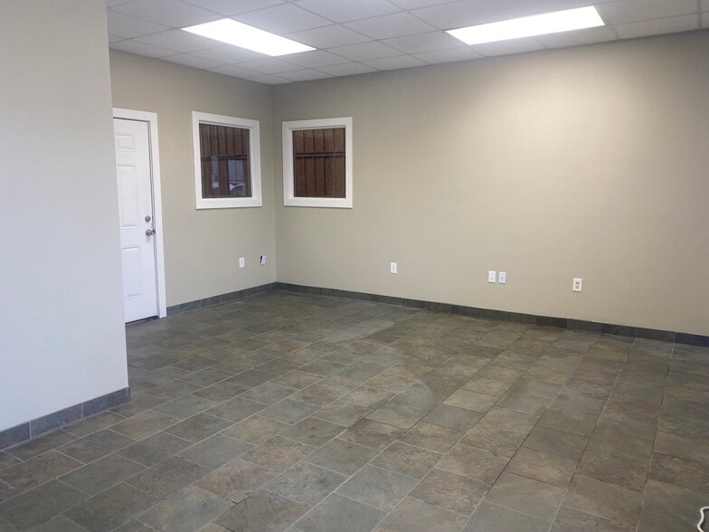 5809 N State Highway 6, Waco, TX for lease - Building Photo - Image 3 of 4