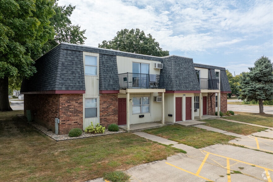 1833 Seven Pines Rd, Springfield, IL for sale - Building Photo - Image 2 of 30