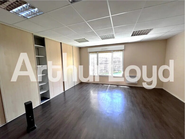 Office in Épron for sale - Interior Photo - Image 3 of 6