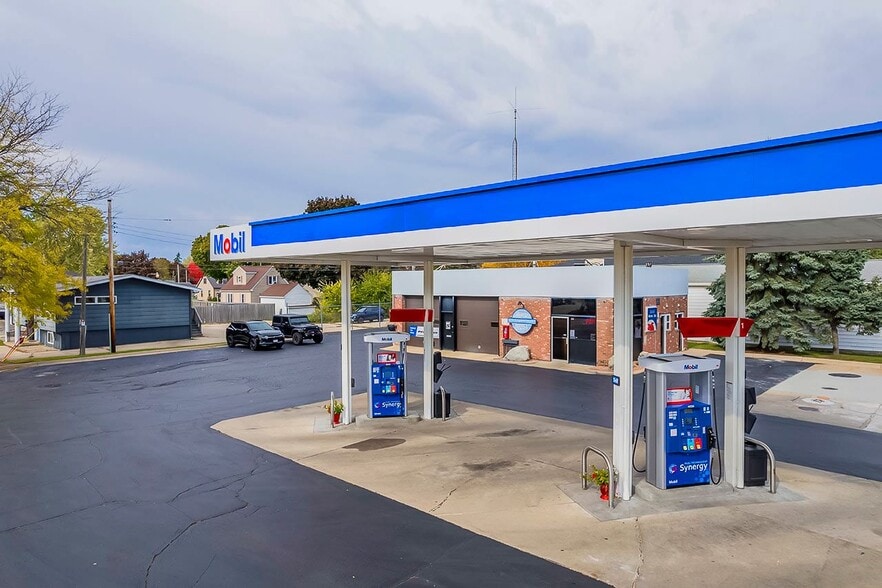 1533 E Racine St, Janesville, WI for sale - Building Photo - Image 2 of 6