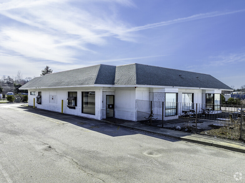 1350 Hartford Ave, Johnston, RI for lease - Building Photo - Image 1 of 13