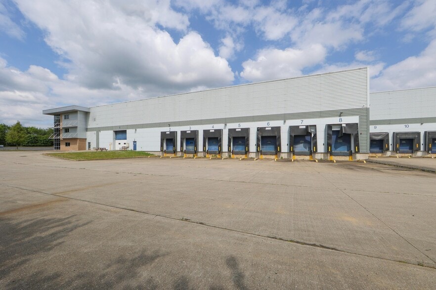 Unit 10A & 10B, 700 Avenue West, Skyline 120, Braintree for lease - Building Photo - Image 3 of 6