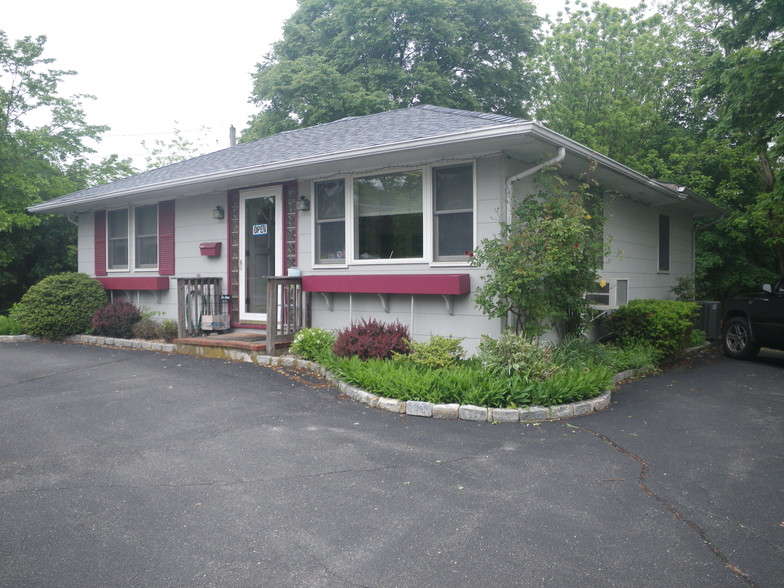 33150 Main Rd, Cutchogue, NY for sale - Primary Photo - Image 1 of 1