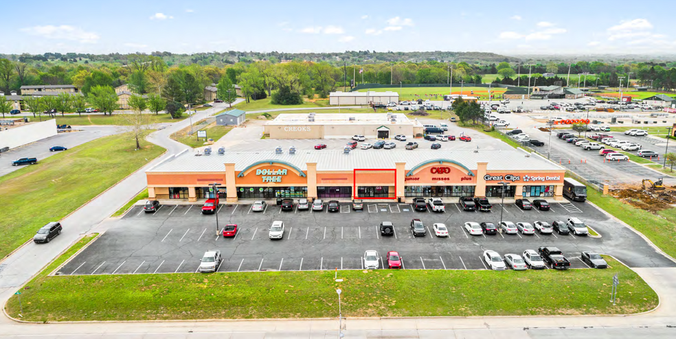 1815-1829 S Wood Dr, Okmulgee, OK for lease - Building Photo - Image 1 of 3