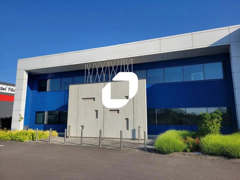 Office in Les Sorinières for lease - Building Photo - Image 2 of 7