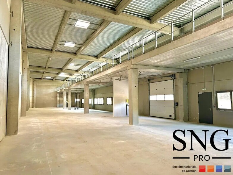 Industrial in La Ciotat for lease - Building Photo - Image 2 of 17