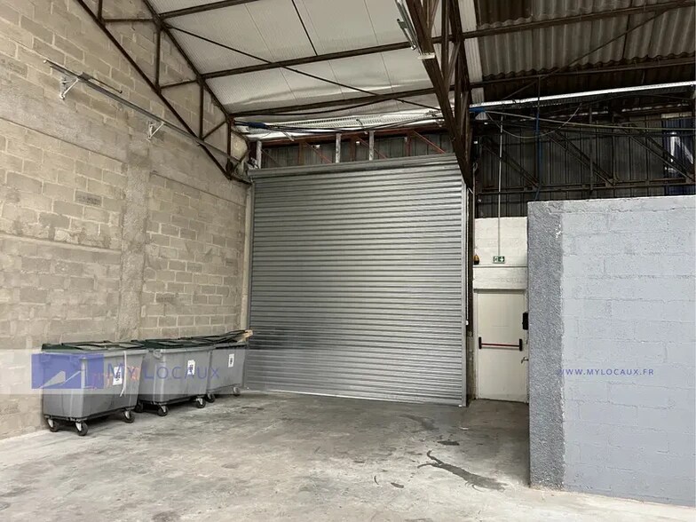 Flex in Gennevilliers for lease - Interior Photo - Image 2 of 5