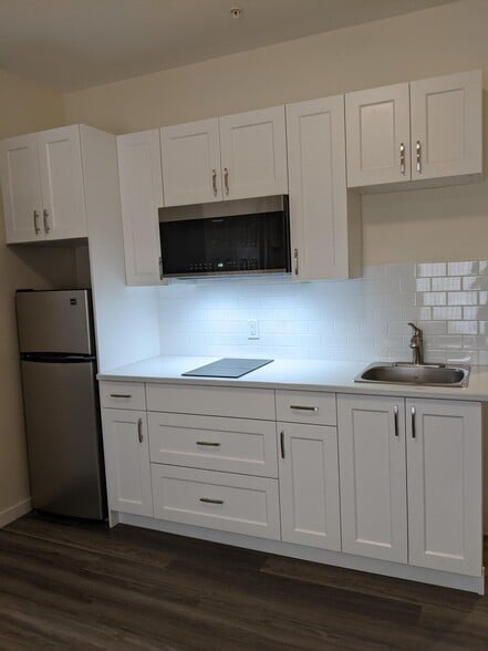 6203 Willow Av, Summerland, BC for sale - Interior Photo - Image 3 of 33