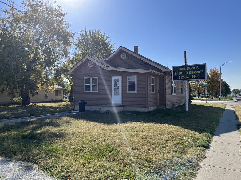 1534 Avenue J, Council Bluffs, IA for sale - Building Photo - Image 3 of 6