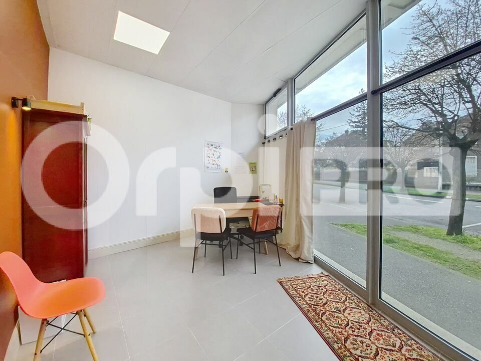 Office/Medical in Soissons for lease Interior Photo- Image 1 of 6
