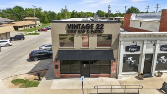 Vintage 22 Wine Bar & Bistro - Pub