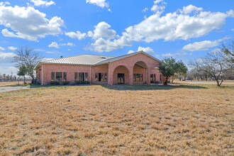 7704 S Loop 1604 E, Elmendorf, TX for lease Building Photo- Image 2 of 7