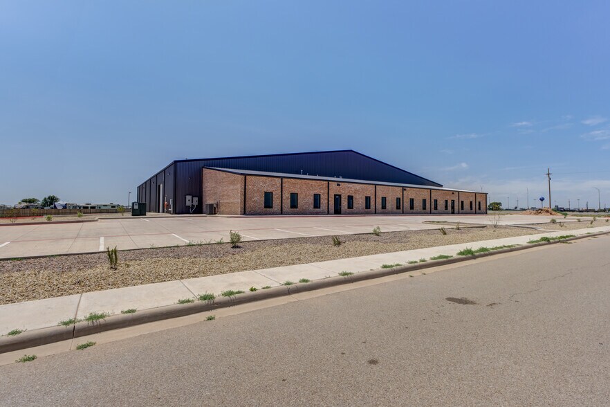 8111 Patel Dr, Wolfforth, TX for lease - Building Photo - Image 3 of 34