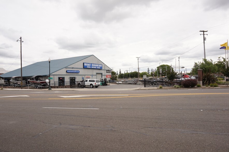 1525 Main St, Escalon, CA 95320