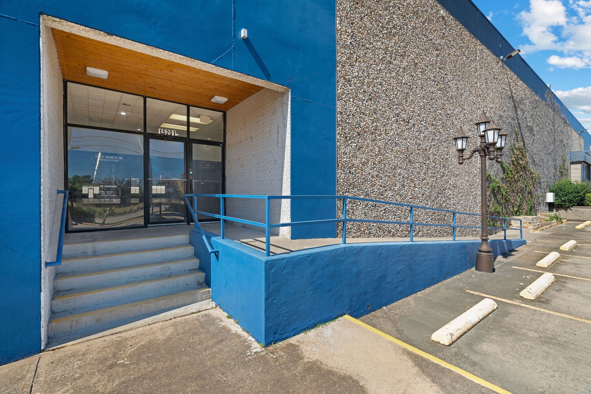 15201-15207 Midway Rd, Addison, TX for lease Building Photo- Image 1 of 13