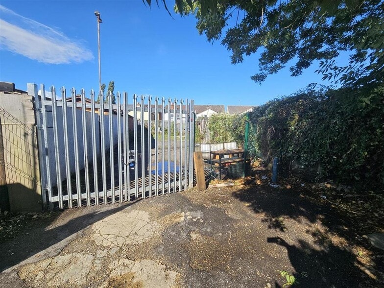 151 Ash Rd, Aldershot for lease - Building Photo - Image 1 of 15