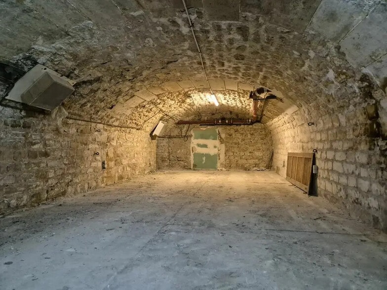 Retail in Paris for sale - Interior Photo - Image 3 of 6