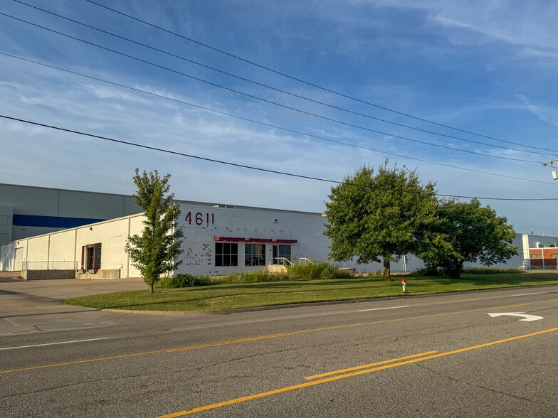 4611 E 31st St S, Wichita, KS for sale - Building Photo - Image 1 of 6