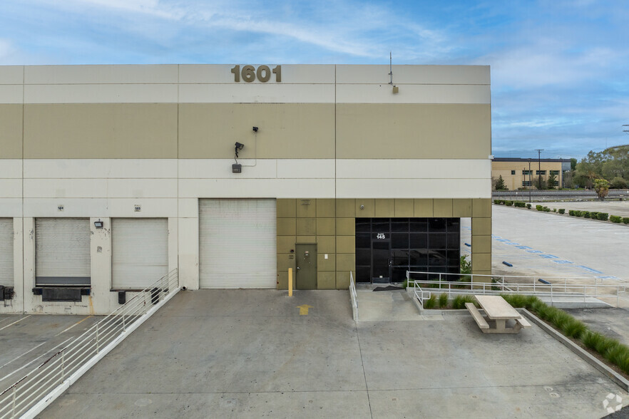 1601 E Cooley Dr, Colton, CA for lease - Building Photo - Image 2 of 5