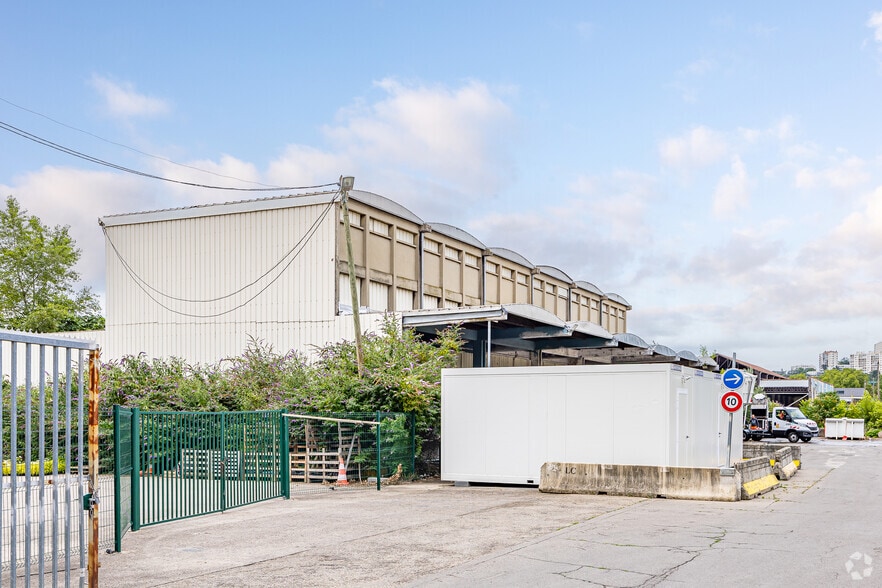 Flex in Lyon for sale - Primary Photo - Image 1 of 1