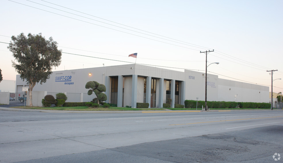 15700 S Figueroa St, Gardena, CA for lease - Primary Photo - Image 1 of 11