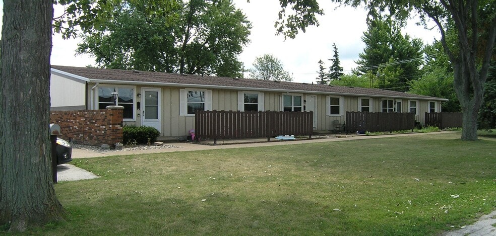 749 N Locust St, Oak Harbor, OH for sale - Primary Photo - Image 1 of 1