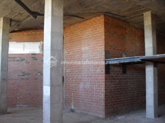 Retail in Cáceres, Cáceres for lease - Building Photo - Image 2 of 5