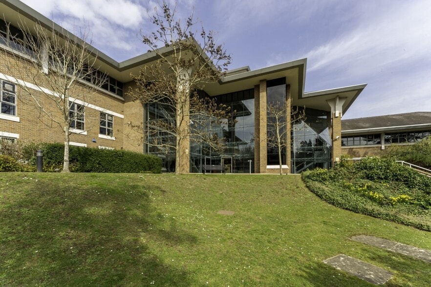 High St, Esher for sale - Building Photo - Image 1 of 1