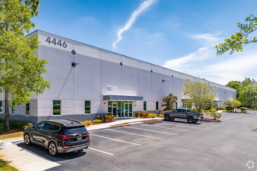 4446 Pet Ln, Lutz, FL for lease - Primary Photo - Image 1 of 5