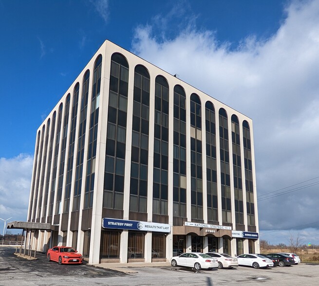 27801 Euclid Ave, Euclid, OH for lease - Building Photo - Image 1 of 27