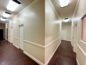 305 Limestone Ter, Jarrell, TX for lease Interior Photo- Image 2 of 8