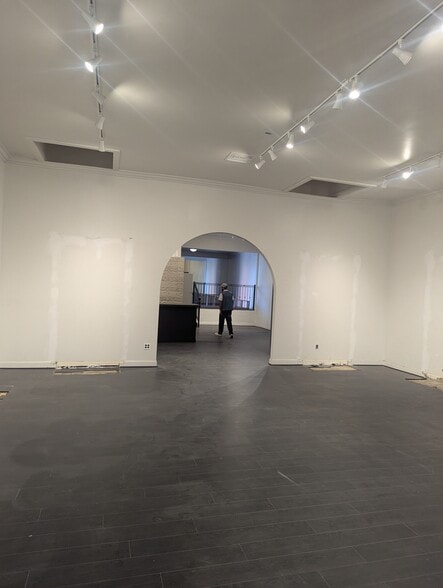 138-144 S La Brea Ave, Los Angeles, CA for lease - Interior Photo - Image 3 of 4