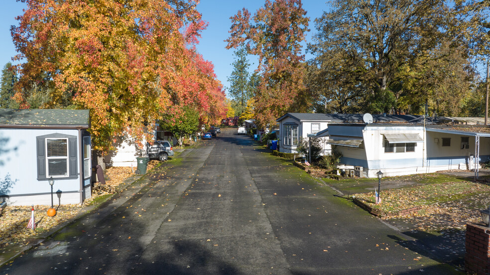 2615 SE Courtney Ave, Milwaukie, OR for sale - Building Photo - Image 3 of 9