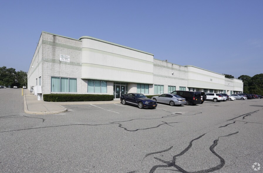 2180 Fifth Ave, Ronkonkoma, NY for sale - Primary Photo - Image 1 of 1