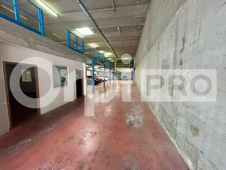 Flex in Grigny for lease - Building Photo - Image 2 of 5