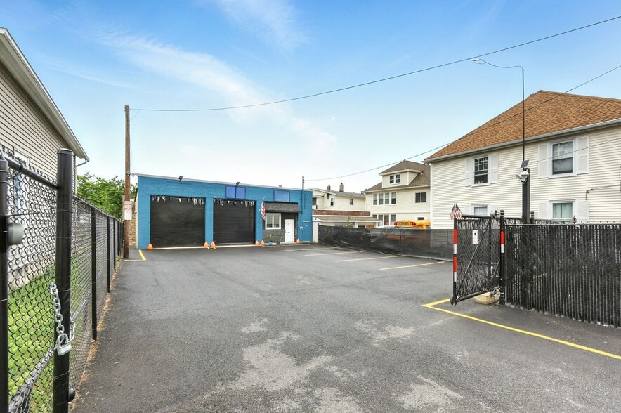 6 Rogers Ave, Springfield, MA for sale - Primary Photo - Image 1 of 12