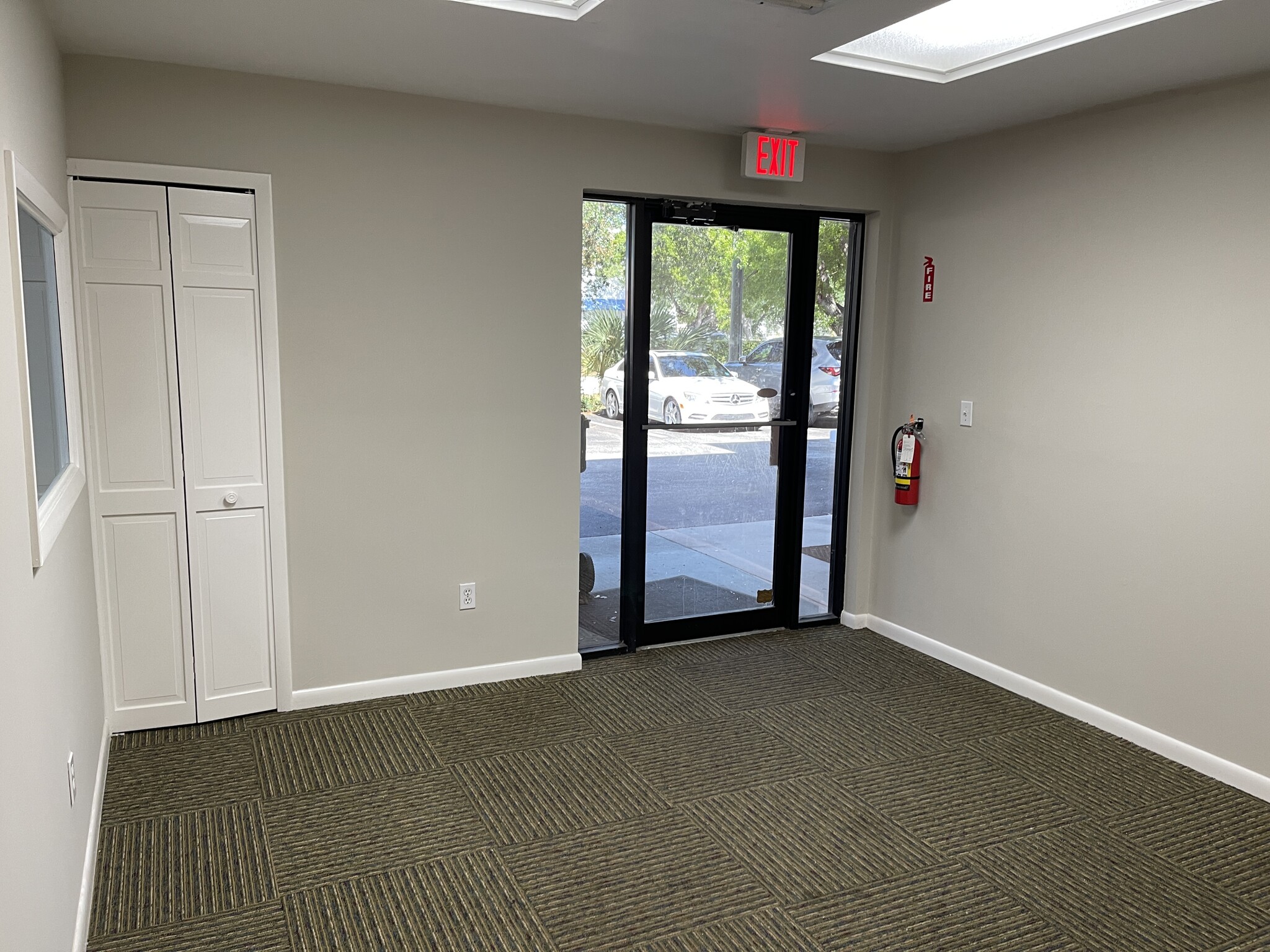 4172 Corporate Sq, Naples, FL for lease Interior Photo- Image 1 of 12