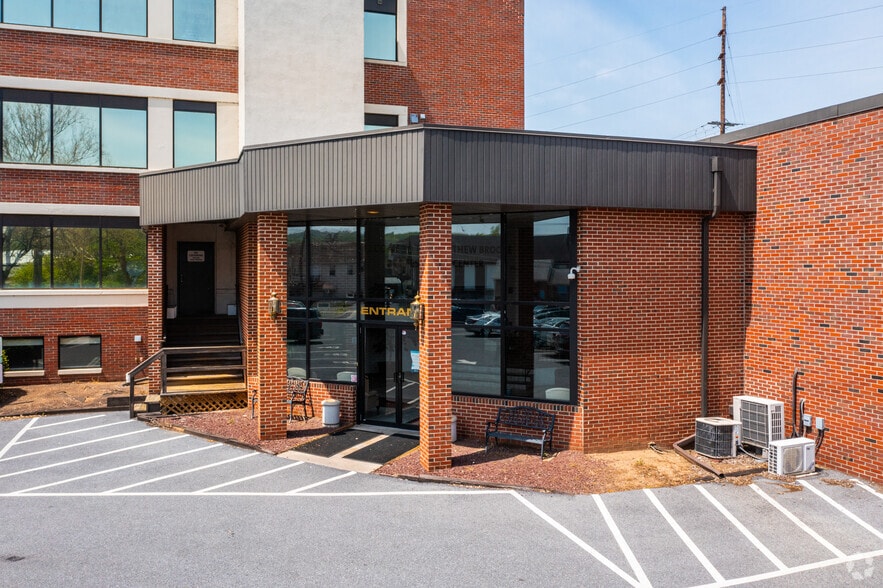 321 N Furnace St, Birdsboro, PA for lease - Building Photo - Image 3 of 4