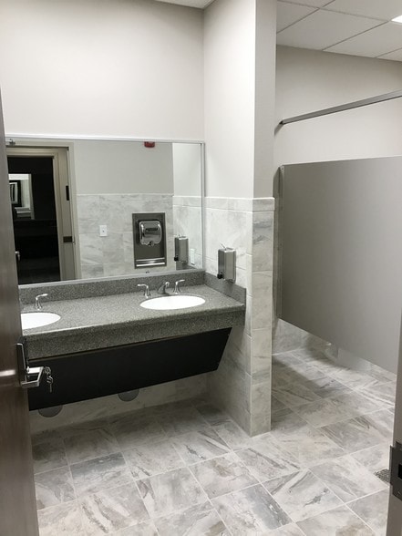 60 W Landis Ave, Vineland, NJ for lease - Interior Photo - Image 2 of 4