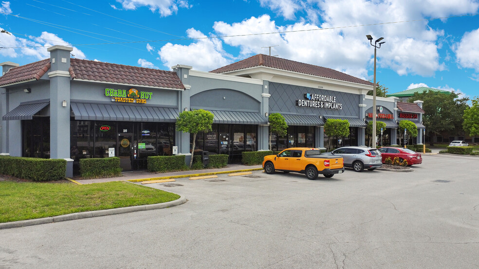 12100 E Colonial Dr, Orlando, FL for lease - Building Photo - Image 2 of 12