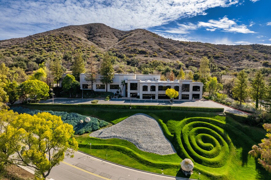 31280 Oak Crest Dr, Westlake Village, CA for lease - Building Photo - Image 1 of 7