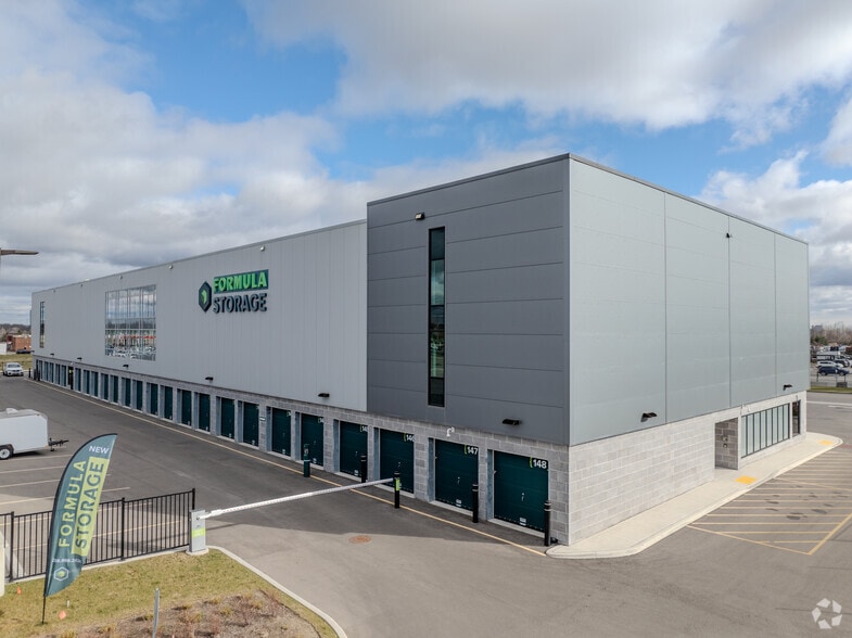 4 Auction Ln, Brampton, ON for sale - Primary Photo - Image 1 of 4